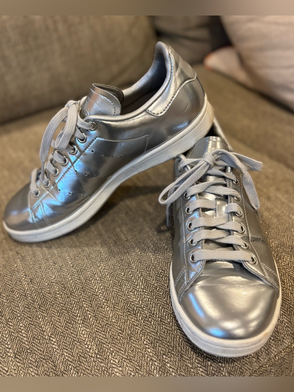 Adidas Stan Smith sneakers in metallic silver color. Classic low top Sz 8.5